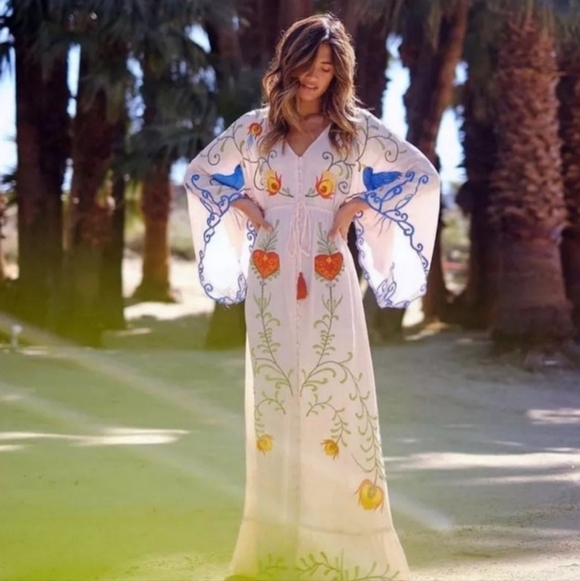 Beige and Red V-Neck Maxi Sundress with Bishop Sleeves - Picture 5 of 16